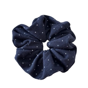 Elastico per capelli in maglia blu scuro a pois bianchi con tessuto elasticizzato