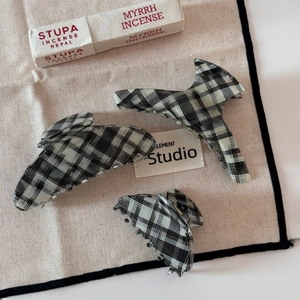 Chic 3-piece checkerboard acetate hair claw set featuring large shark clip styles