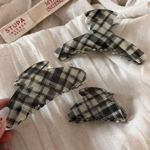 Three-piece set of black and white plaid acetate claw clips for thick hair styling