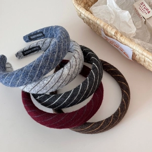 Elegant retro thick sponge headbands in five colors with textured knitted fabric