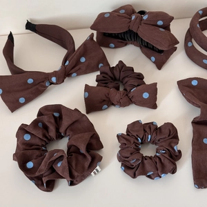 Lot d'accessoires cheveux marron à pois avec chouchous nœuds, bandeau et pince crabe