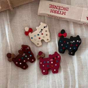 Pinces à cheveux chat en acétate avec strass colorés en blanc, noir, marron et rouge