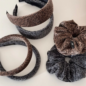 Lot de serre-têtes et chouchous rétro en velours imprimé léopard pour femmes en marron et gris