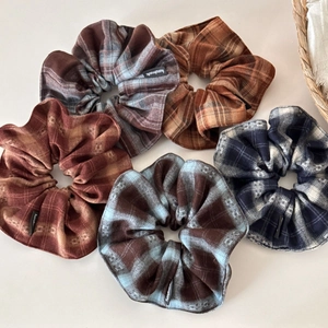 Lot de cinq chouchous à carreaux rétro aux couleurs vintage pour accessoires cheveux