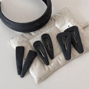 Ensemble serre-tête et pinces à cheveux en tissu gris foncé avec motif à chevrons chic