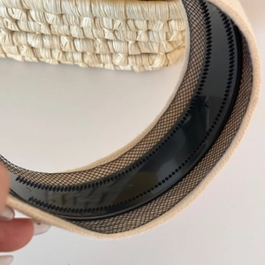 Detail view of beige knitted headband featuring non-slip teeth for secure hairstyling