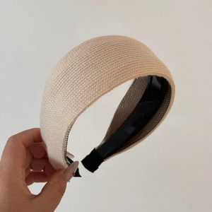 Detailed macro view of the cream woven texture and non-slip inner teeth on this wide headband