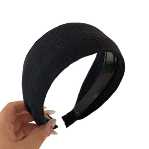 Solid color knitted wide headband in black with non-slip teeth for high-skull styling