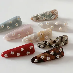 Lot de barrettes à cheveux en acétate avec motifs marguerites et détails dorés
