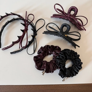Detailed set of leather bow hair clips and scrunchies in black and burgundy red colors