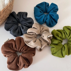 Set of 5 minimalist knit scrunchies in gray blue beige coffee and green colors