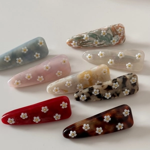 Lot de 8 barrettes à cheveux en acétate coloré avec motifs de fleurs et marbre