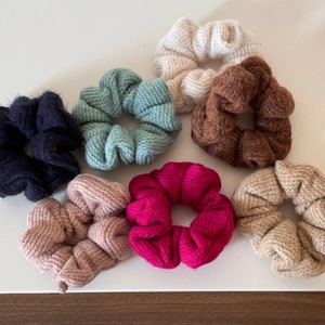 Set di 7 elastici per capelli in maglia in colori pastello per acconciature eleganti