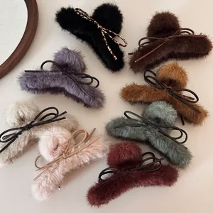 Barrette à Cheveux Française d'Hiver Chaude en Peluche avec Nœud Grande Pince Requin en Fourrure Synthétique pour Femme