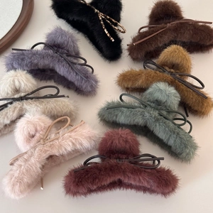Pinces à cheveux en peluche avec nœud en cuir disponibles en huit coloris variés