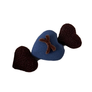 Barrette à cheveux style coréen avec cœurs en tissu bleu et motifs de cœurs tricotés