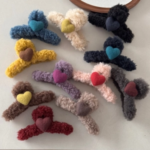 Fuzzy wool felt heart hair claws set in eleven vibrant colors for autumn and winter