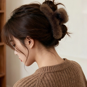 Grande pince à cheveux en peluche marron pour femmes, pince crabe élégante en fausse fourrure