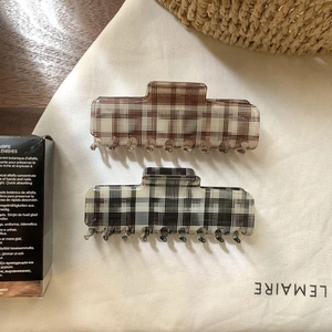 Checkered Acetate Hair Claw Clip French Vintage Plaid Shark Clip Geometric Hair Accessory For Women Daily Hair Styling