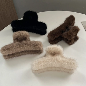 Pince à Cheveux en Peluche Automne Hiver pour Femmes Grande Pince en Fausse Fourrure Accessoires Cheveux Style Coréen