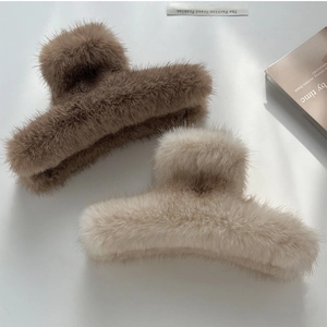 Grandes pinces à cheveux en peluche marron foncé et blanc crème pour un look d'hiver