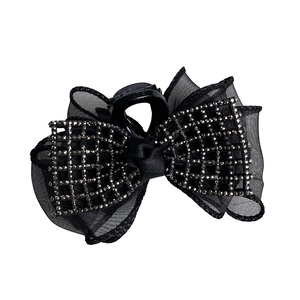 Pince à cheveux élégante avec nœud en mesh noir, strass et motif de grille chic