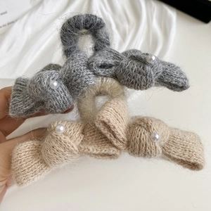 Elegant knitted bow shark hair clips with pearls in grey and khaki colors