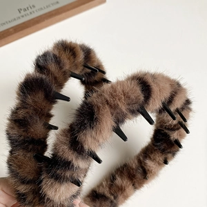 Retro leopard print plush headband with non-slip teeth for women in autumn and winter