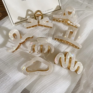 Elegant Acetate Hair Claw Clip Iridescent Artificial Pearl White Minimalist Geometric Wave Bow Shark Clip Hair Accessory For Women