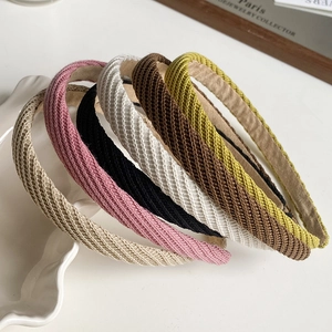 Détail des bandeaux en maille sergé de six couleurs avec doublure antidérapante