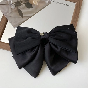Pince à cheveux élégante en satin noir avec nœud papillon, strass et accent métallique
