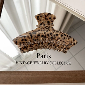 Detail of French vintage leopard print large hair claw clip with double-row teeth design
