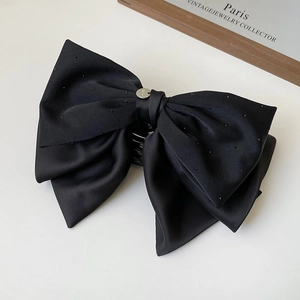 Grande pince à cheveux nœud en satin noir élégante avec strass brillants et logo en métal