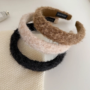 Lot de trois serre-têtes en peluche douce en noir, beige et marron caramel chic