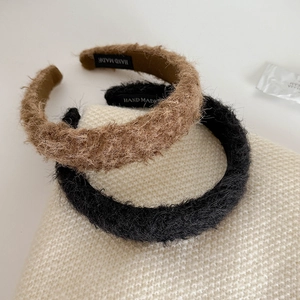 Serre-têtes en fausse fourrure pelucheuse marron et noir avec étiquette fait main