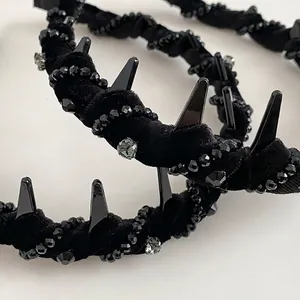 Cerchietto in velluto nero con perline scintillanti e strass in stile gotico chic