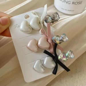 Three-piece heart hair clip set with pearl finish, rhinestones and silk ribbon bows