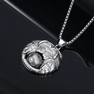 Collier Pendentif Éléphant Football en Acier Titane Rétro Homme Punk Hip Hop Vieilli Vintage Pendentif Animal Ballon Bijoux