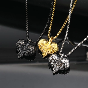 Collana Punk Creativa con Ciondolo a Cuore e Teschio in Acciaio al Titanio Gotica Scura con Ciondolo Intagliato Uomo Donna