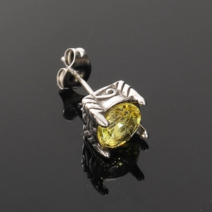 Pendiente vintage de acero inoxidable con circón amarillo y relieves de estilo retro