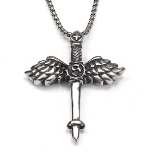 Collana con ciondolo pugnale ali a croce in stile punk gotico in acciaio titanio argento