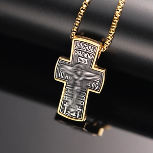 Pendente croce ortodossa vintage in oro e argento con incisioni russe dettagliate