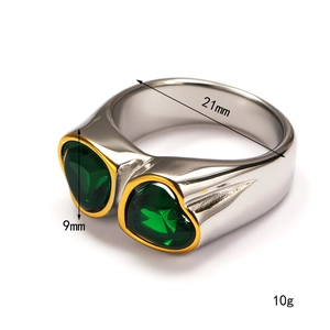 Bague en titane argenté avec deux zircons verts en forme de cœur et dimensions