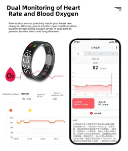 Dettaglio smart ring con sensore ottico interno e interfaccia app di monitoraggio