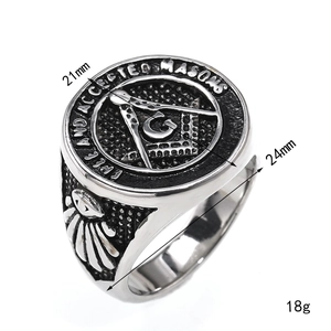Vintage Silber Freimaurer Siegelring für Herren mit Winkelmaß und Zirkel auf weißem Grund