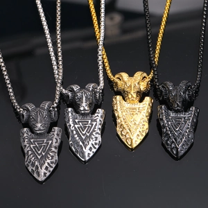 Collier Pendentif Bouclier Tête de Bélier Viking Hommes Punk Gothique Bijoux en Acier Titane Pendentif Totem Bélier Antique