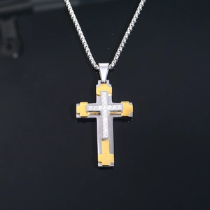 Collier croix bicolore en acier inoxydable avec zircons sur chaîne boîte