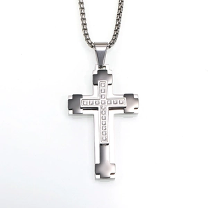 Collier croix bicolore en acier inoxydable pour homme avec zircons cubiques incrustés