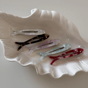 Set of 5 Y2K acetate fish-shaped hair clips in various pearlescent marble colors