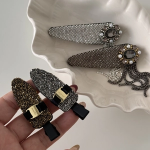 Elegant rhinestone tassel hair clips and smile engraved BB clips in pearl shell tray
